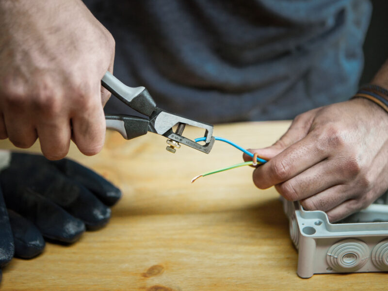 electricity-hobby-hands-tool-craft-electric-pliers-electrical-repair-electrician_t20_KJJVV1